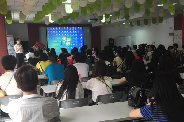 如何選擇電子商務美女操逼APP免费看外包公司